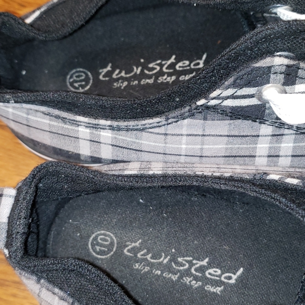 Twisted sneakers size 10 - Picture 6 of 8